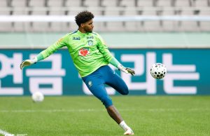 Com Alisson lesionado, Hugo Souza é convocado para Seleção Brasileira