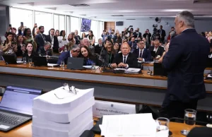 Relatório da CPMI do INSS pede indiciamento de 216 pessoas