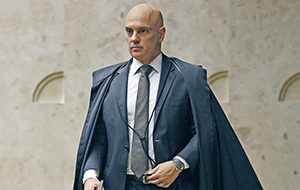 Moraes pede parecer da PGR sobre prisão domiciliar para Bolsonaro