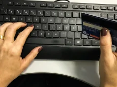 Juros do cartão de crédito pesam mais para famílias em fevereiro