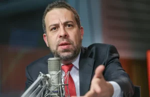 “Negociamos com os caminhoneiros”, diz Boulos sobre greve da categoria