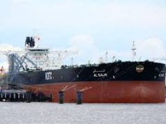 Irã incendeia petroleiro gigante perto de Dubai após alertas de Trump