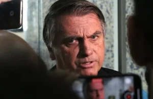 Defesa diz que Bolsonaro não tinha conhecimento sobre vídeo de Eduardo