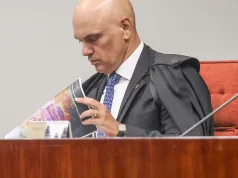 Moraes abre ação contra Flávio Bolsonaro por suposta calúnia a Lula