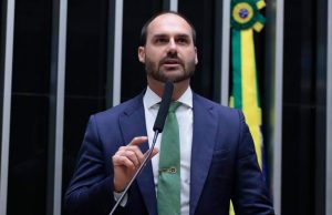 Cármen Lúcia vota para condenar Eduardo Bolsonaro por difamação