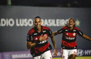 Flamengo derrota Vitória e fica perto de líderes no Brasileiro Feminino