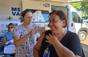 Mais de 1 mil servidores do HRMS são vacinados contra influenza em ação do Abril Verde