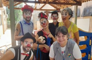 Espetáculo inspirado em emoções infantis encanta pacientes na pediatria do HU-UFGD