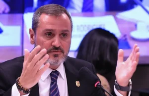 Polícia Federal retira credenciais de agente de imigração dos EUA