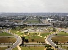 Emendas parlamentares e juros da dívida apertam investimentos públicos