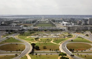 Emendas parlamentares e juros da dívida apertam investimentos públicos