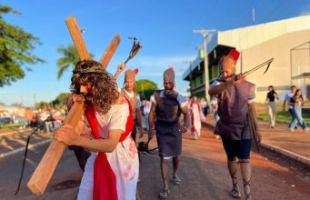 Japorã encena “O Sacrifício de Jesus” pelas ruas da cidade