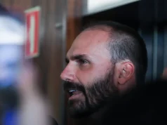 Moraes vota para condenar Eduardo Bolsonaro por difamação
