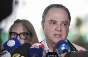 Médico diz que Lula retirou lesão e deve repousar nos próximos dias