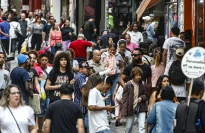 População no Brasil cresce em ritmo menor e está envelhecendo