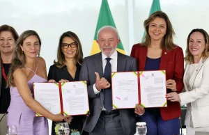 Lula sanciona leis para fortalecer combate à violência contra mulheres