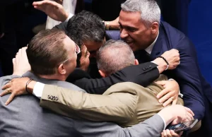 Em decisão inédita em 132 anos, Senado rejeita indicação de Messias para STF
