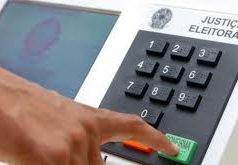 Onze governadores renunciam para disputar eleições de outubro