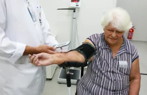 Pessoas 50+ vão representar metade do consumo com saúde em 2044