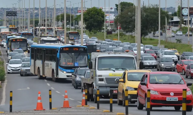 949501-transito congestionado-3