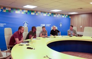 Carlo Ancelotti e auxiliares participam de reunião da FIFA sobre arbitragem para Copa do Mundo