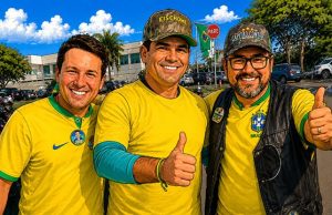 Uma imagem e uma frase pra pensar: ´Vejo um governador e dois senadores´