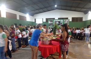 Mães e filhos participam de noite de homenagens no Ceia, em Dourados