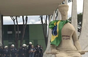 Moraes rejeita revisar pena de Débora do Batom, condenada pelo 8/1