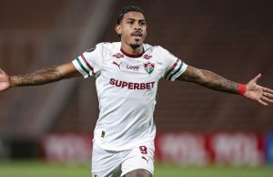 Fluminense arranca empate na Argentina e continua vivo na Libertadores