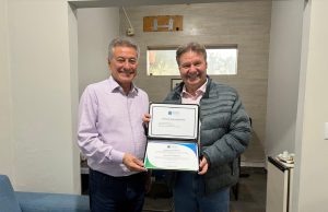 Deputado Hashioka entrega Moção de Congratulação a O Progresso