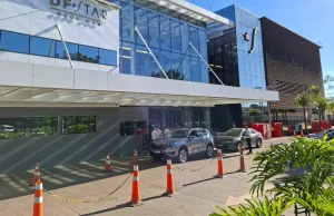 Bolsonaro é internado para cirurgia no ombro em Brasília