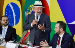 Desenrola Brasil ajudará população a “tirar corda do pescoço”, diz Lula