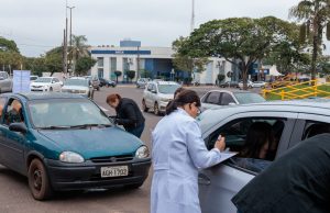 Drive-thru de vacinação aplica 1 mil doses em Naviraí