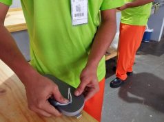 Mão de obra prisional garante chinelos a internos em Dourados