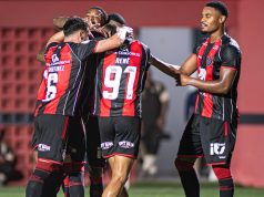 Vitória vence, reverte vantagem e elimina favorito Flamengo na Copa do Brasil