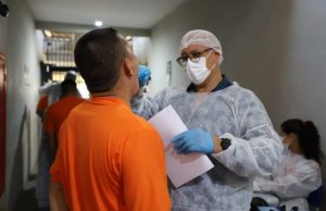 Polícias coletam DNA de custodiados para ampliar banco criminal