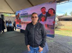 Cabral participa de entrega de títulos habitacionais e questiona ausência de anúncio em evento público
