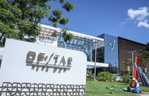 Bolsonaro segue internado com quadro estável após cirurgia