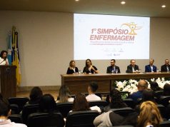 “Muitas mulheres ainda morrem por câncer prevenível”, afirma palestrante em simpósio