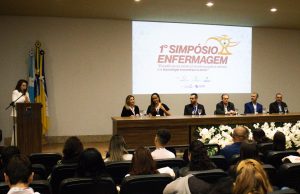 “Muitas mulheres ainda morrem por câncer prevenível”, afirma palestrante em simpósio