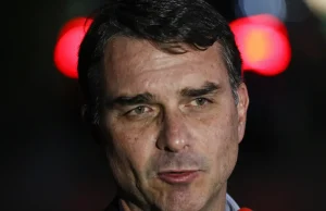 Flávio Bolsonaro admite cobrança a Vorcaro, mas nega crime