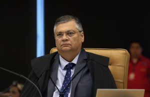 Dino pede que Câmara explique viagem de Mário Frias ao exterior