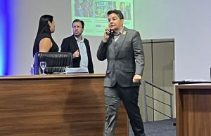 Começa sessão que definirá futuro político da vereadora Isa Marcondes