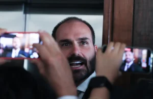 PGR pede ao Supremo condenação de Eduardo Bolsonaro por coação
