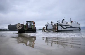 Marinhas brasileira e francesa fazem exercício na costa do Rio