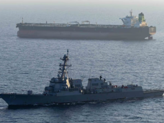 Mísseis atingem navio de guerra dos EUA que tentava entrar em Ormuz