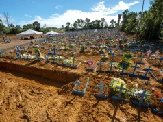 Negacionismo fez brasileiros “perderem” 3,4 anos de vida na pandemia A expectativa de vida da população brasileira caiu 3,4 anos durante a pandemia de covid-19, após aumento de 27,6% na mortalidade. (Foto: Alex Pazuello/Semcom/Prefeitura de Manaus)
