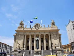Projeto prevê uso de banheiros neutros para pessoas trans no Rio