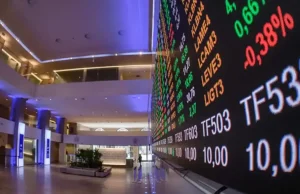 Bolsa cai mais de 2% e atinge menor nível desde o fim de março