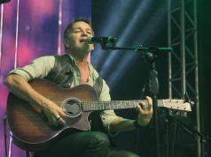 Carlos Colman celebra 50 anos de carreira com show histórico e lançamento de songbook
